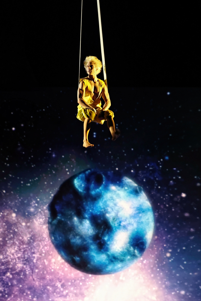 Review: Antoine de Saint-Exupéry's THE LITTLE PRINCE Comes To Life With Dance, Acrobatics And Immersive Video Projection Scenes  Image