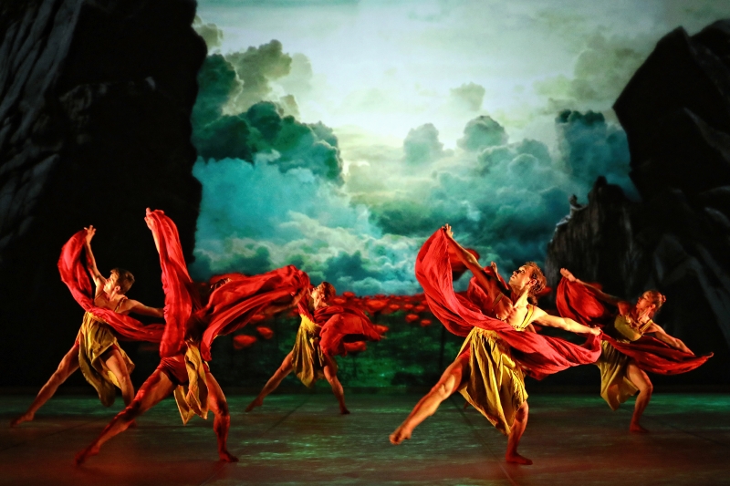 Review: Antoine de Saint-Exupéry's THE LITTLE PRINCE Comes To Life With Dance, Acrobatics And Immersive Video Projection Scenes Image