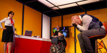 BWW Review: KASTA LA VISTA at Teatr Polski Photo