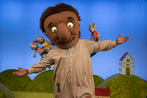 Photo Flash: Check Out Production Shots of THE SMARTEST GIANT IN TOWN Image