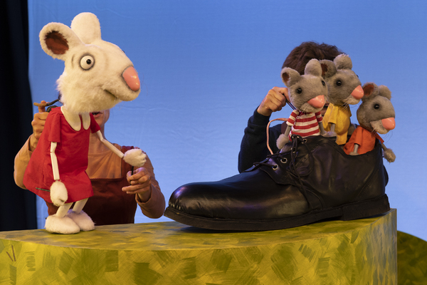 Photo Flash: Check Out Production Shots of THE SMARTEST GIANT IN TOWN Image