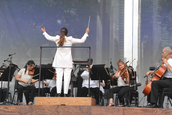 Photo Coverage: Jessica Vosk & More Kick Off New York Philharmonic's Bryant Park Picnic Performances  Image