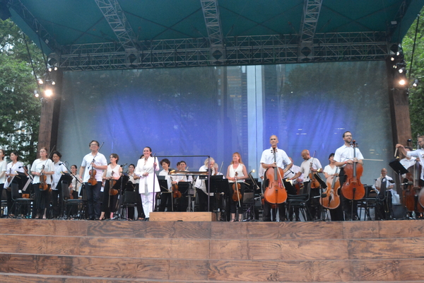 Photo Coverage: Jessica Vosk & More Kick Off New York Philharmonic's Bryant Park Picnic Performances Image