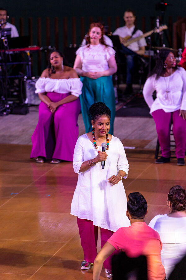 Photo Flash: See Norm Lewis, Jennifer Nettles, Phylicia Rashad & More at Broadway Inspirational Voices' Little Island Concert  Image