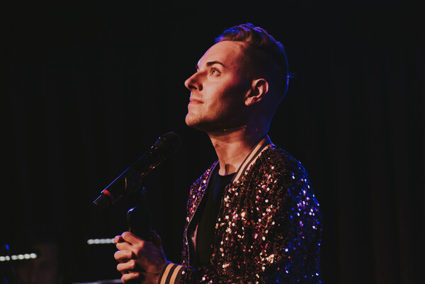 Photo Flash: Travis Moser Brings THE SONGS OF LINDA RONSTADT to The Green Room 42 Image