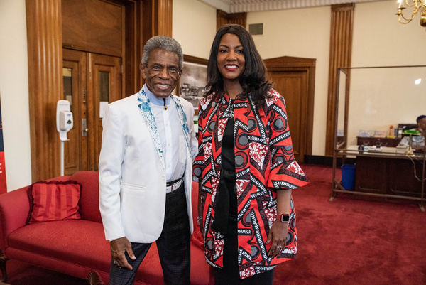 Photo Flash: Tony-Winner André De Shields Visits With St. Louis Mayor Tishaura O. Jones Image