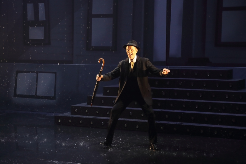 Review: SINGIN IN THE RAIN at Opéra Massy 