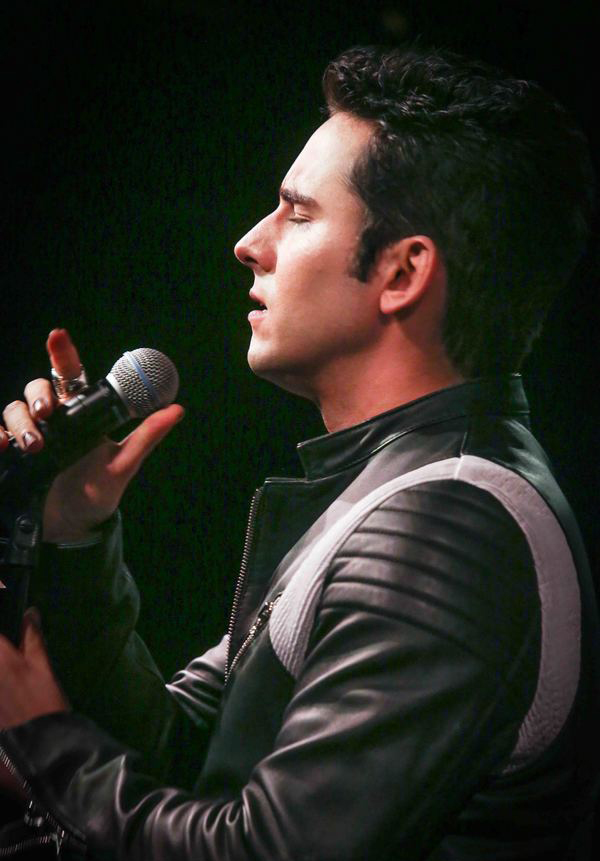 Interview: John Lloyd Young of SOLID GOLD in Las Vegas and Online  Image