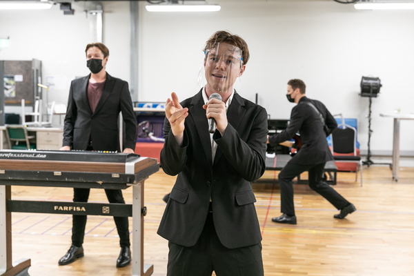 Photos: JERSEY BOYS Rehearses for the West End Image