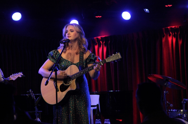 Review: Tina Scariano Hits a FEELS LIKE HOME Run at The Green Room 42 