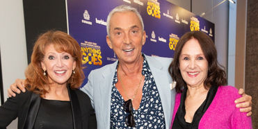 Photos: On the Blue Carpet for Opening Night of ANYTHING GOES Photo