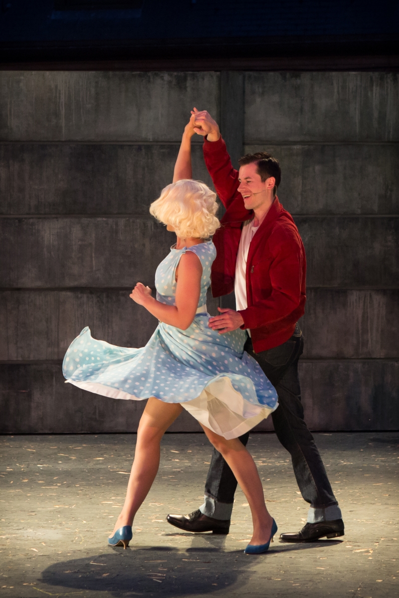 Review: BLOOD BROTHERS at Chateau de Karreveld Image