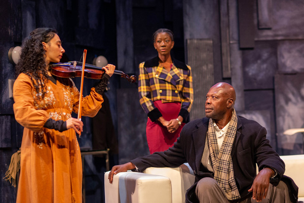 Photos: International City Theatre Presents CLOSELY RELATED KEYS Image