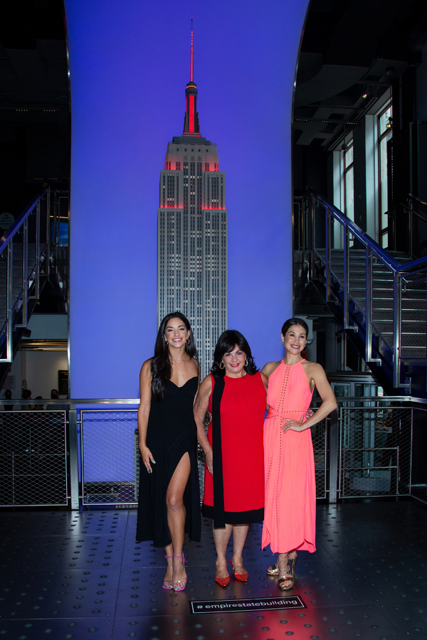 Photos: CHICAGO Stars Bianca Marroquín & Ana Villafañe Light Up the Empire State Building Image