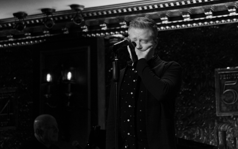 Review: Anthony Rapp Is A Mild-Manner Rock Singer In UNPLUGGED At Feinstein's/54 Below 