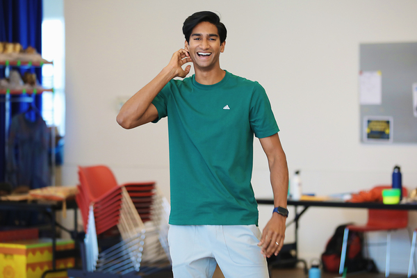 VIDEO: ALADDIN Cast Reunites for First Day Back in Rehearsals Image
