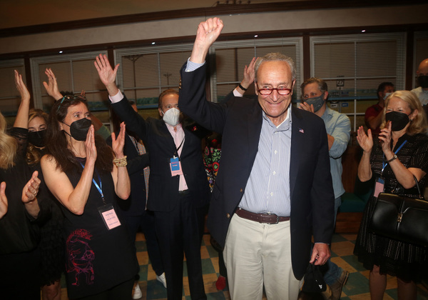 BWW Photo Exclusive: WAITRESS Welcomes Senate Majority Leader Chuck Schumer on Opening Night Image
