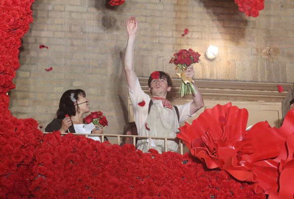 Eva Noblezada and Reeve Carney  Photo