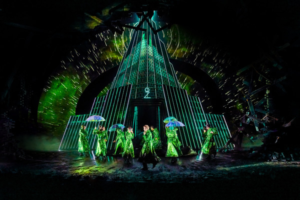 Photos: Get A First Look At The New Non-Replica Production of WICKED in Hamburg 