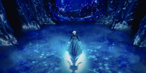 FROZEN West End First Look with Samantha Barks, Stephanie McKeon & More Video