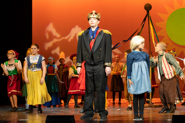 Photos: First look at MTVarts' FROZEN KIDS Image