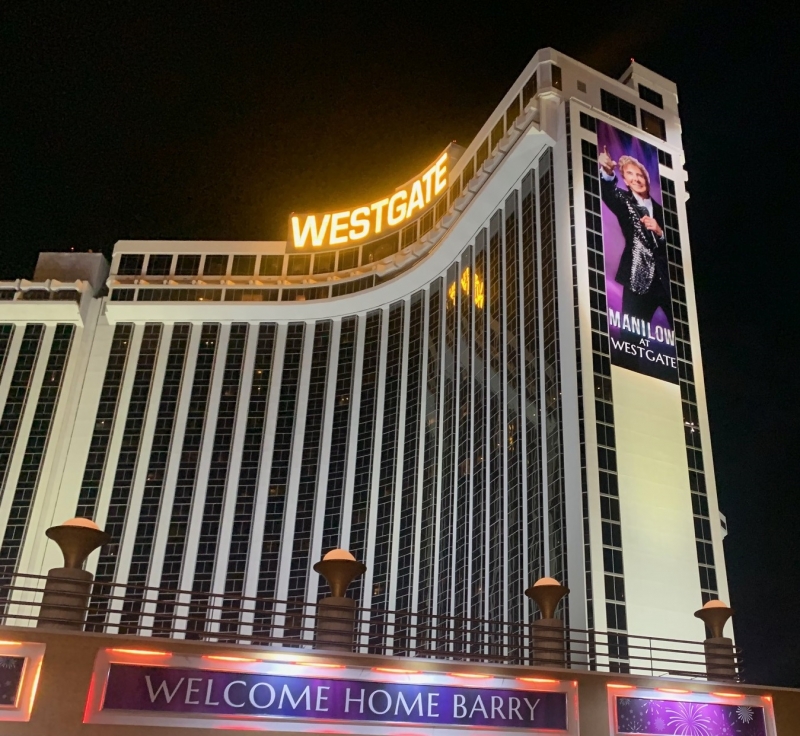Feature: Barry Manilow Returns to Vegas in a BIG Way Image