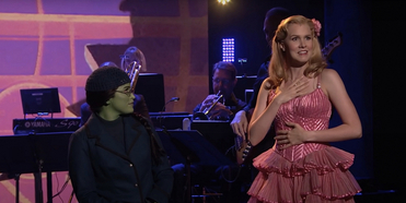 VIDEO: WICKED's Lindsay Pearce and Ginna Claire Mason Perform 'Popular' and 'The Wizard an Photo