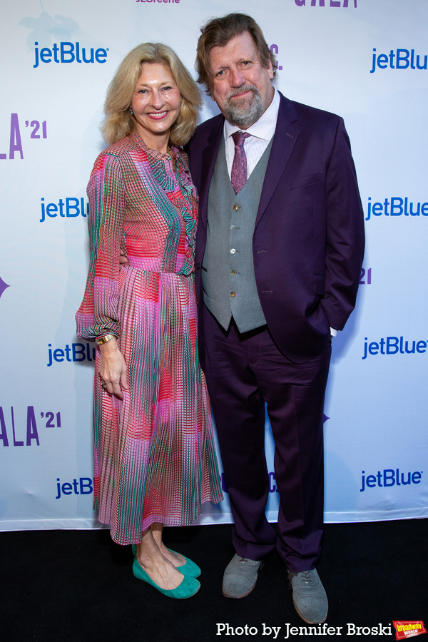 Photos: Ari'el Stachel, Reeve Carney, Eva Noblezada and More Attend the Public Theater 2021 Gala Image
