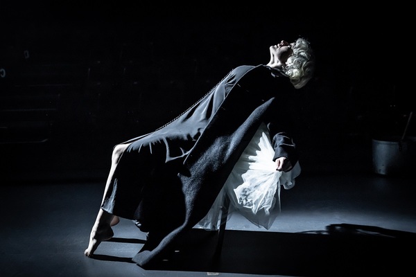 Photos: First Look at MISSING JULIE at THEATR CLWYD Image