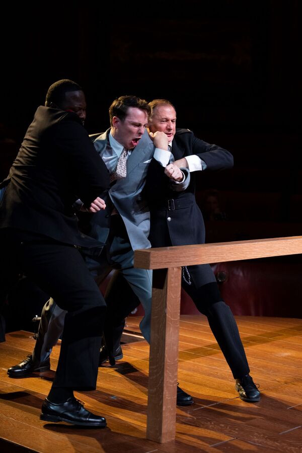 Photos: First Look at WITNESS FOR THE PROSECUTION at London County Hall Image