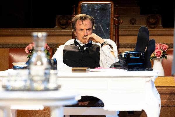 Photos: First Look at WITNESS FOR THE PROSECUTION at London County Hall Image
