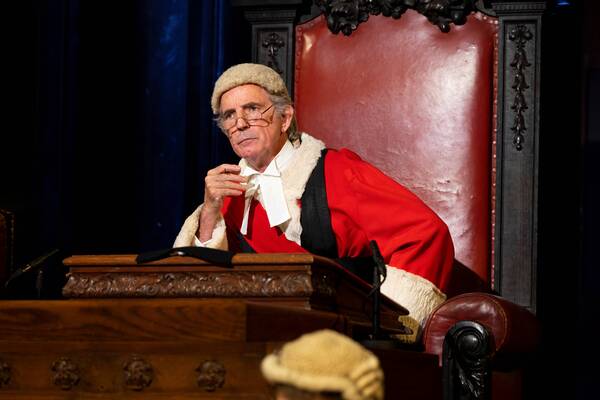 Photos: First Look at WITNESS FOR THE PROSECUTION at London County Hall Image