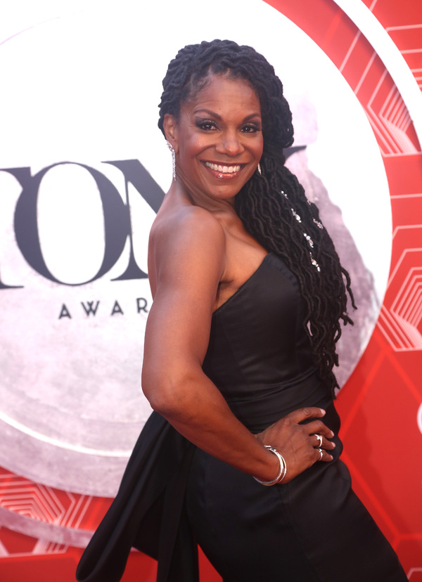 Photos: Stars Come Out to Celebrate on the Tony Awards Red Carpet! Image