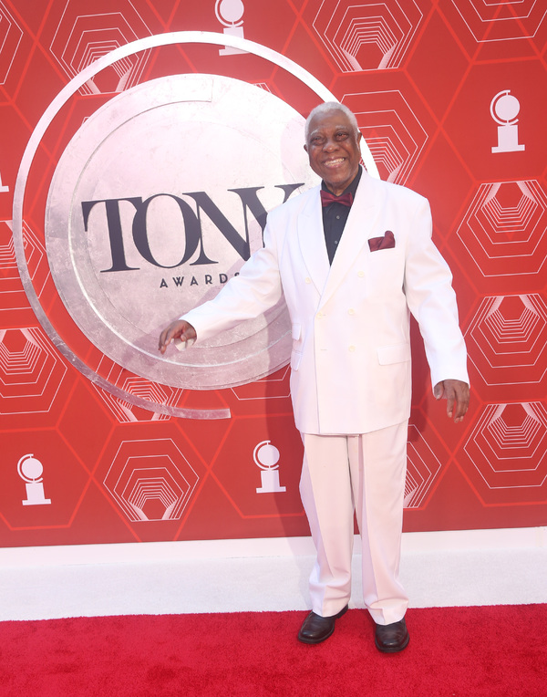 Photos: Stars Come Out to Celebrate on the Tony Awards Red Carpet! Image
