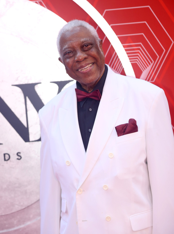 Photos: Stars Come Out to Celebrate on the Tony Awards Red Carpet! Image