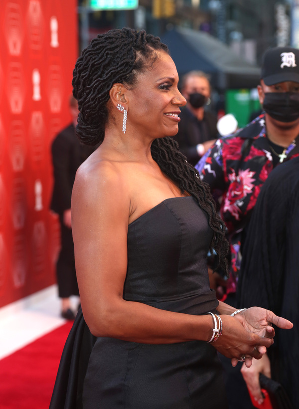 Photos: Stars Come Out to Celebrate on the Tony Awards Red Carpet! Image