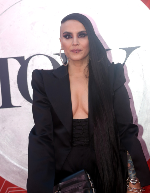 Photos: Stars Come Out to Celebrate on the Tony Awards Red Carpet! Image