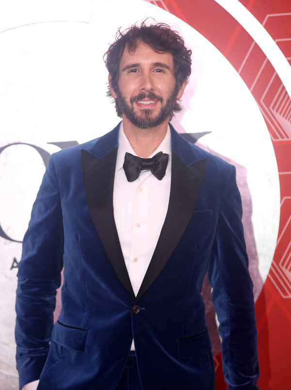 Photos: Stars Come Out to Celebrate on the Tony Awards Red Carpet! Image