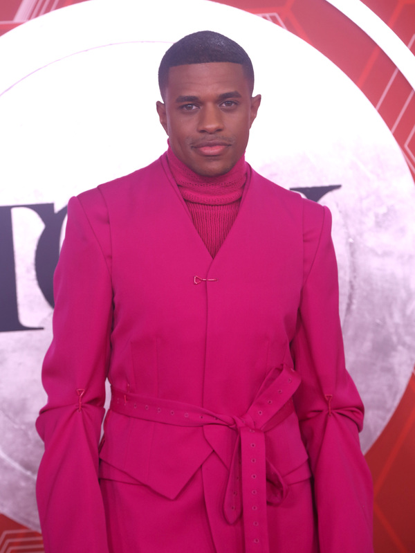 Photos: Stars Come Out to Celebrate on the Tony Awards Red Carpet! Image