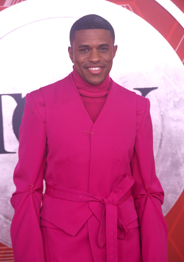 Photos: Stars Come Out to Celebrate on the Tony Awards Red Carpet! Image