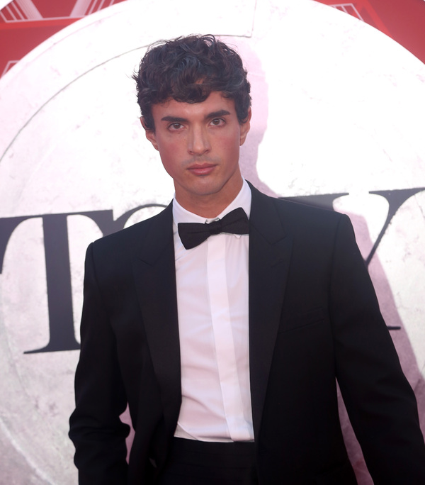 Photos: Stars Come Out to Celebrate on the Tony Awards Red Carpet! Image
