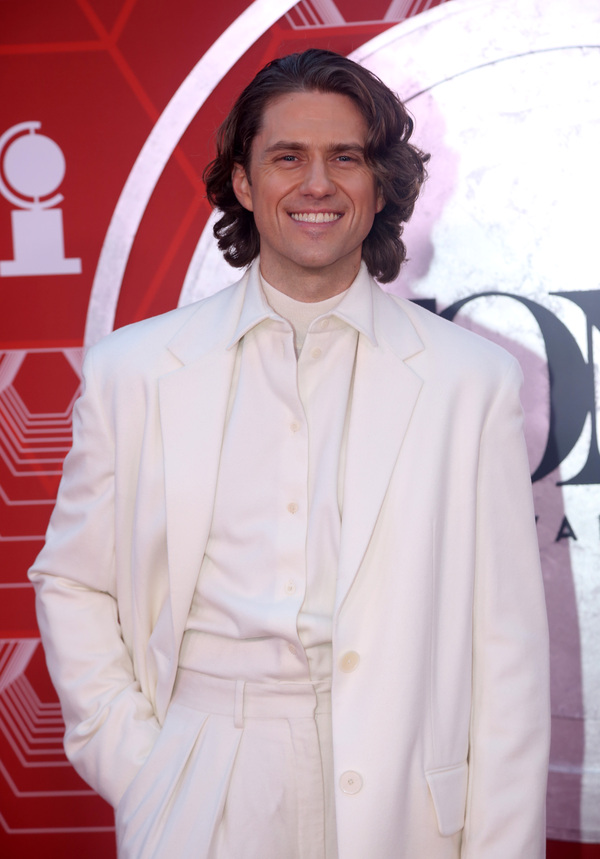 Photos: Stars Come Out to Celebrate on the Tony Awards Red Carpet! Image