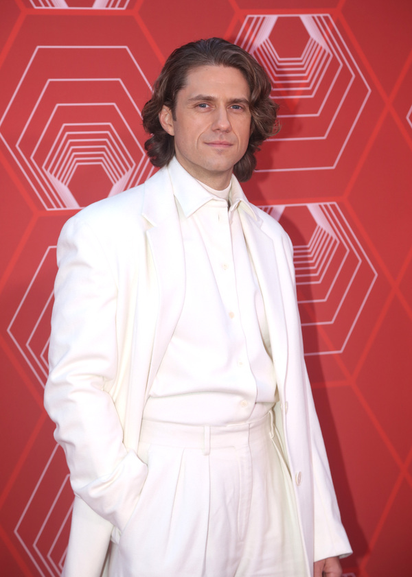 Photos: Stars Come Out to Celebrate on the Tony Awards Red Carpet! Image