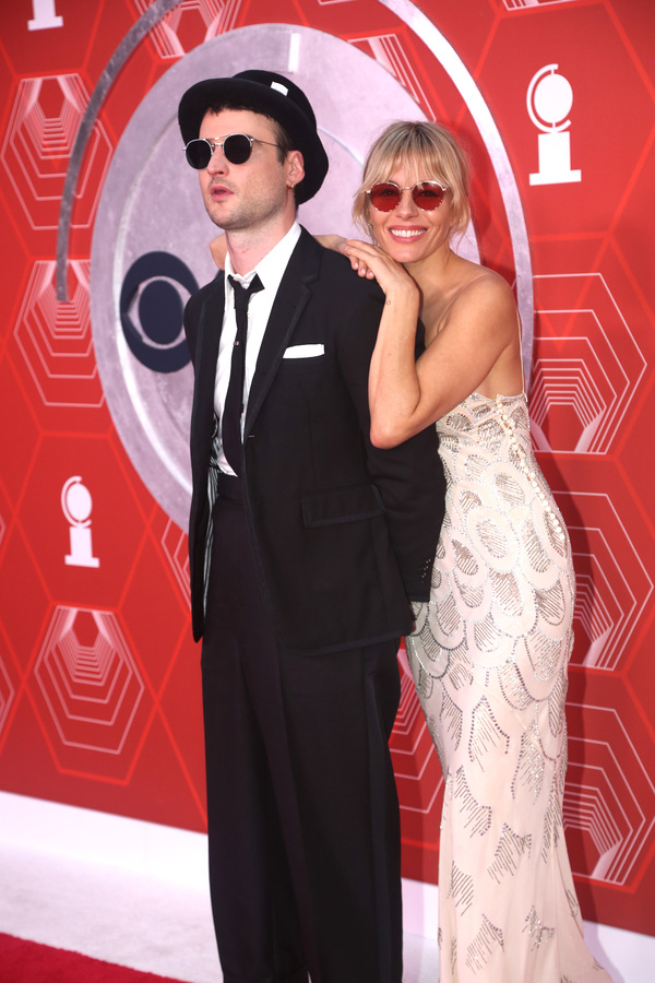 Photos: Stars Come Out to Celebrate on the Tony Awards Red Carpet! Image