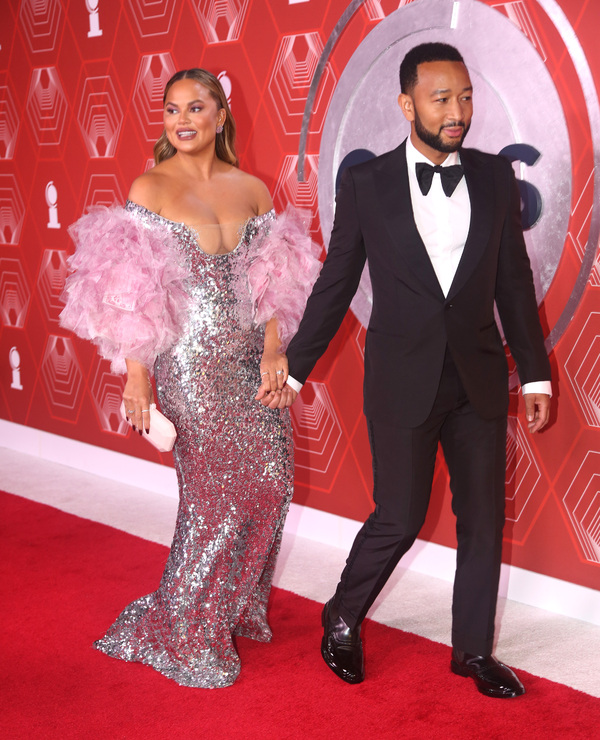 Photos: Stars Come Out to Celebrate on the Tony Awards Red Carpet! Image