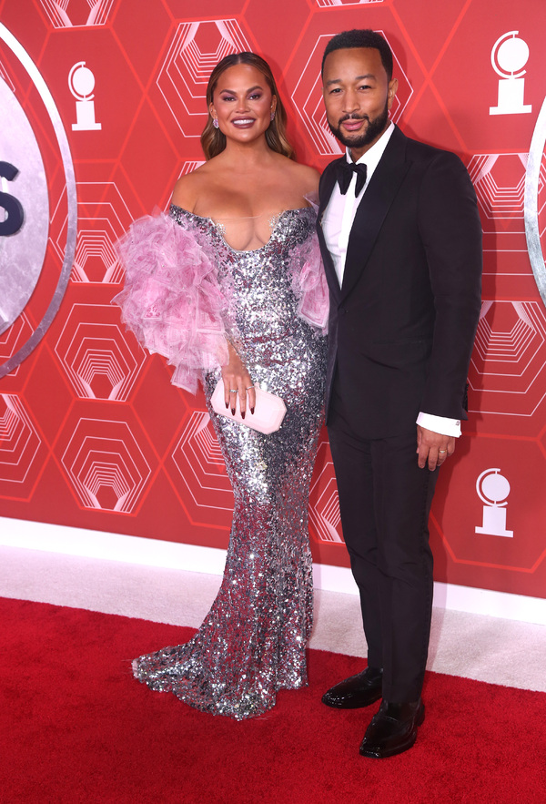 Photos: Stars Come Out to Celebrate on the Tony Awards Red Carpet! Image