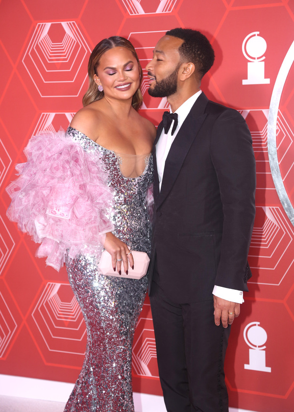 Photos: Stars Come Out to Celebrate on the Tony Awards Red Carpet! Image