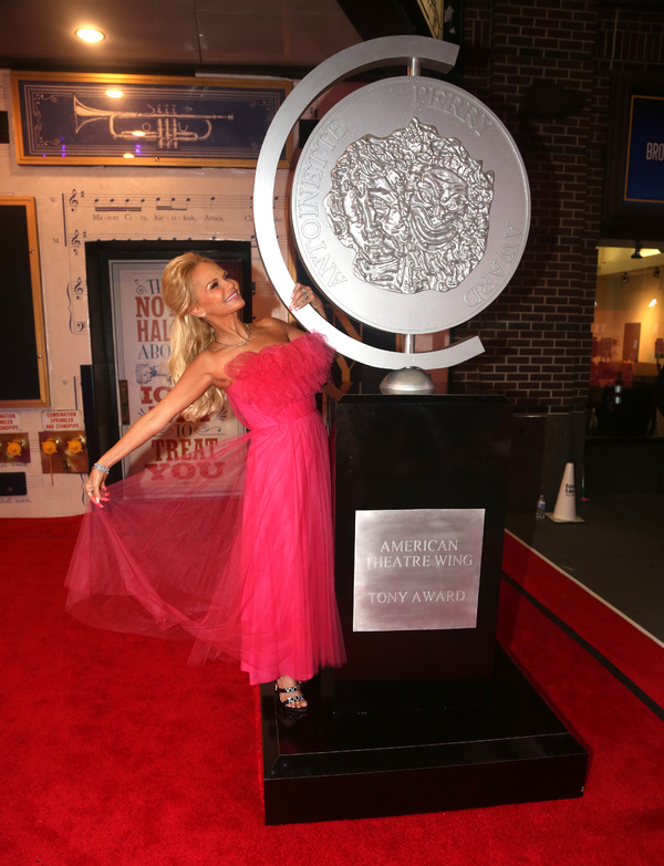 Photos: Stars Come Out to Celebrate on the Tony Awards Red Carpet! Image