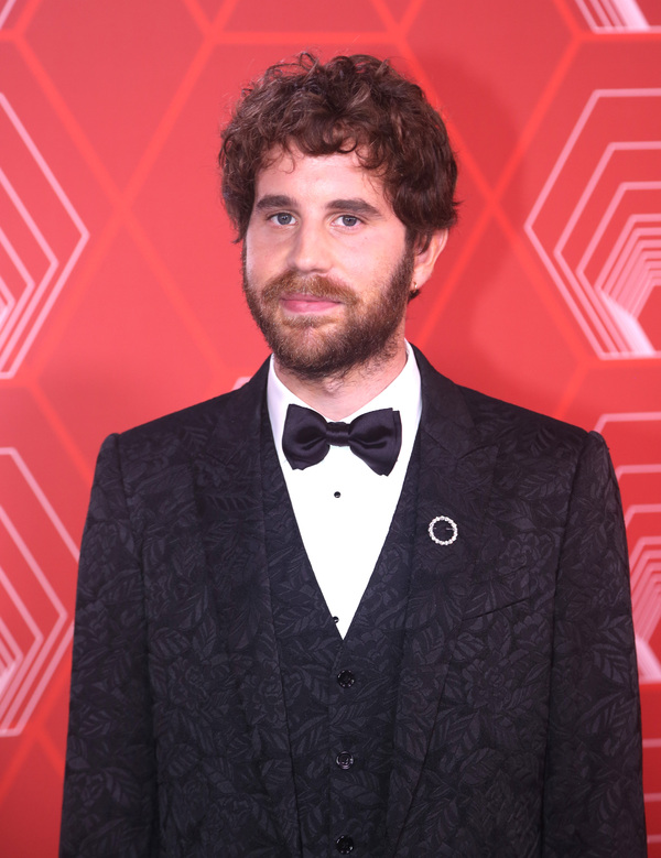 Photos: Stars Come Out to Celebrate on the Tony Awards Red Carpet! Image