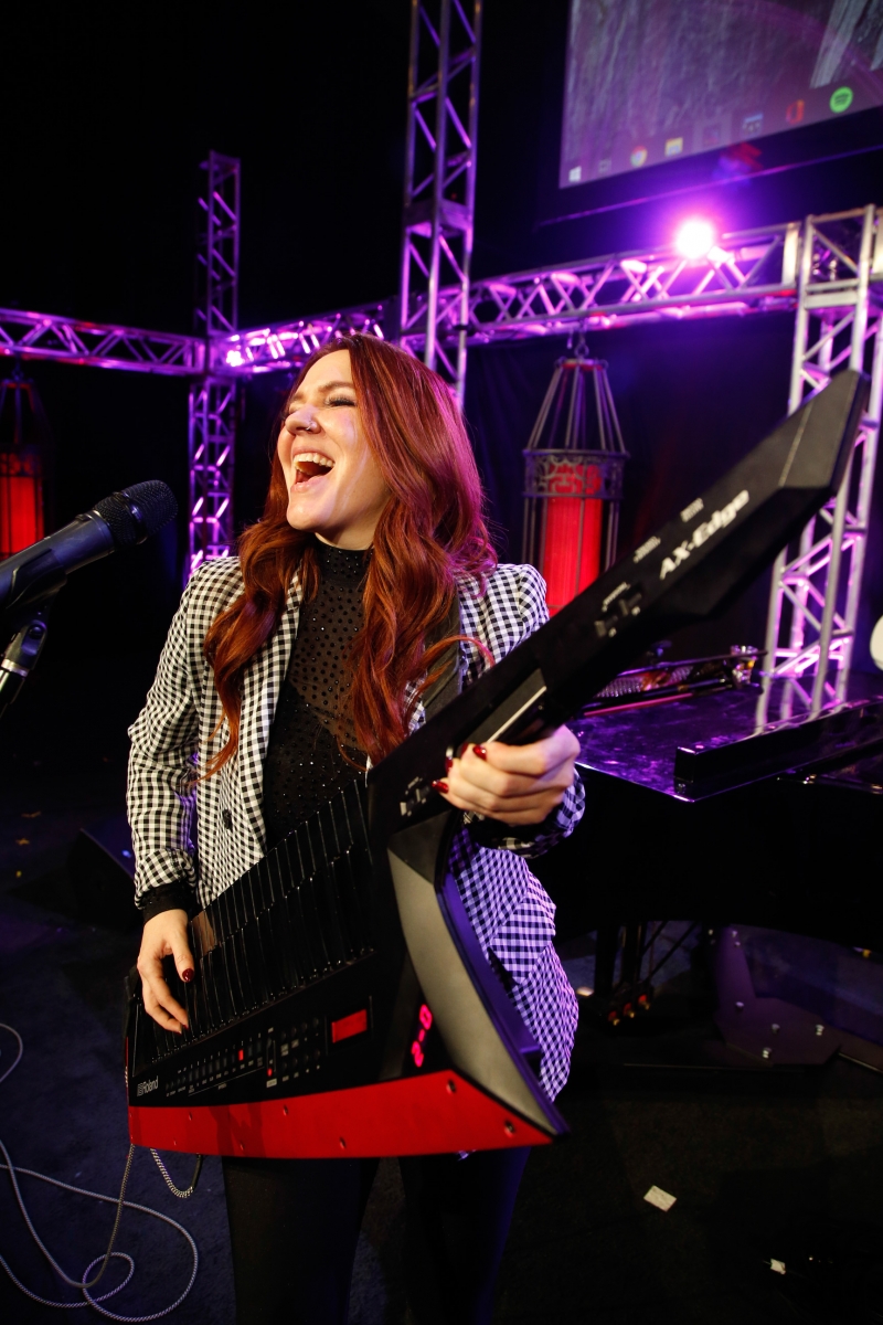 Feature: SARAH HESTER ROSS MUSIC AND COMEDY Rocks Notoriety Live Image